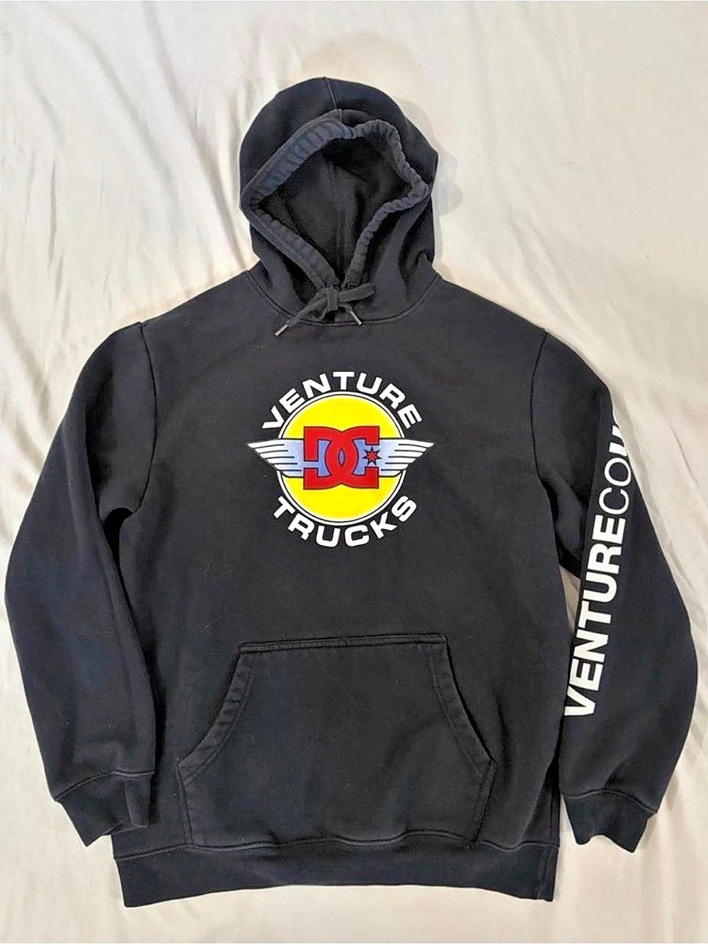DC Shoes × Venture Trucks Capsule Grunge Logo Pullover Hoodie Black Size Small